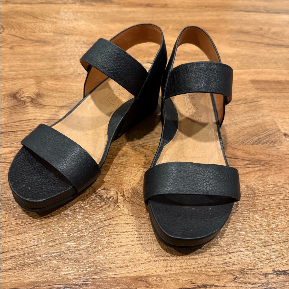 Gentle Souls Signature Kenneth Cole Wedge Black Sandal, 7M